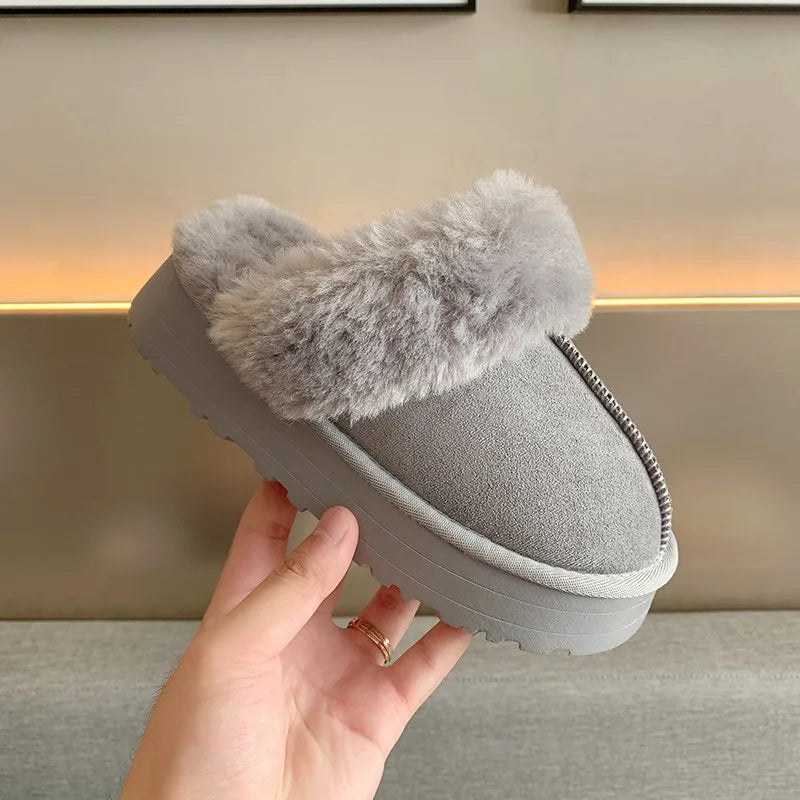 Stylish fur slippers for women 