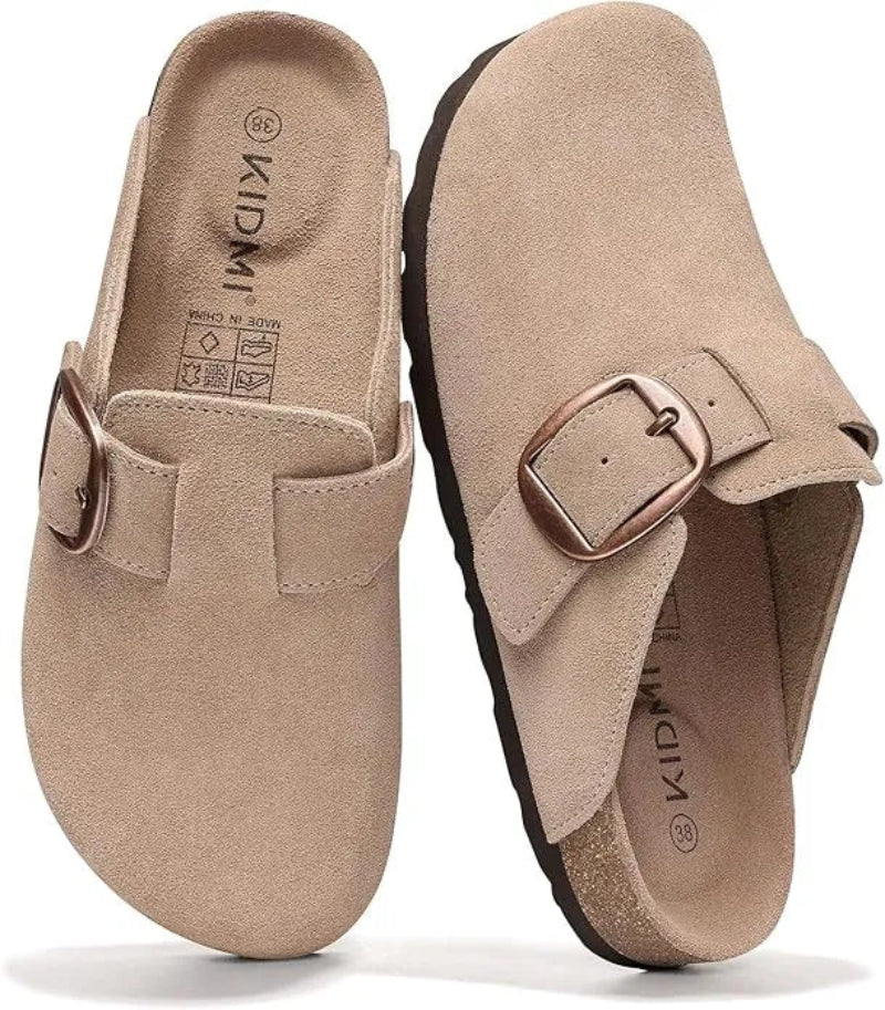 Sabots en Cuir Suede avec Grande Boucle taupe