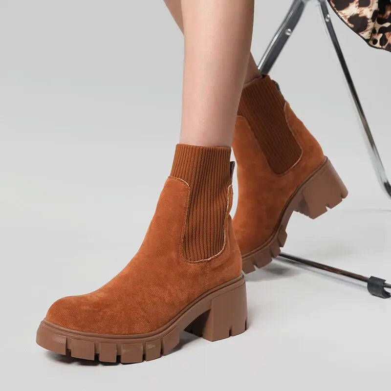 Nubuk-Stiefeletten mit Absatz für Damen: Eleganz und Komfort für Herbst und Winter